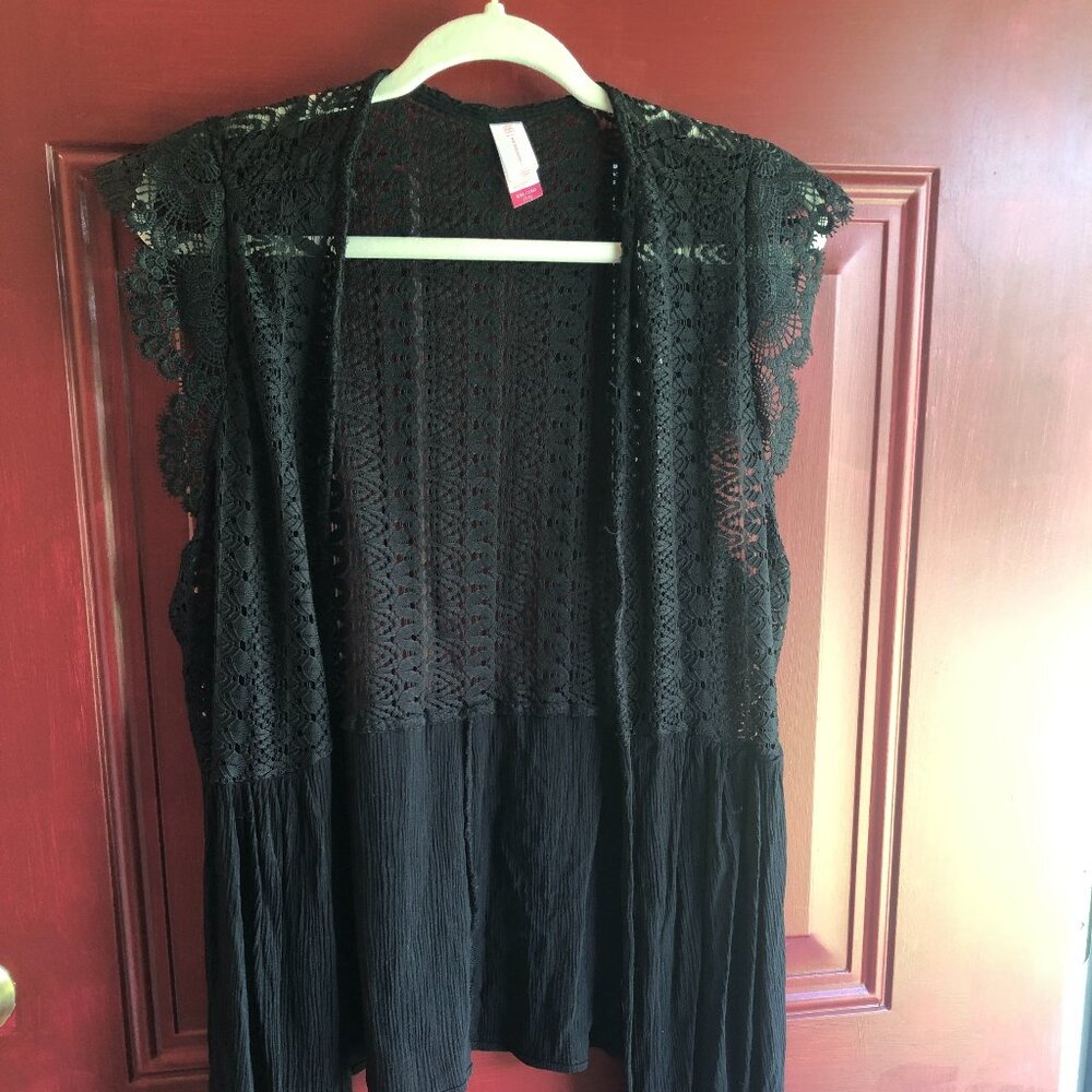 No Boundaries Black Lacey Vest - Junior Size XXL